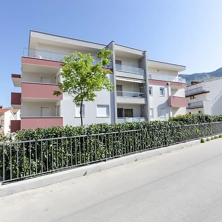 Pave Podstrana